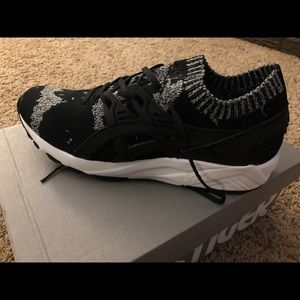 ASICS Tiger black knit shoes NIB